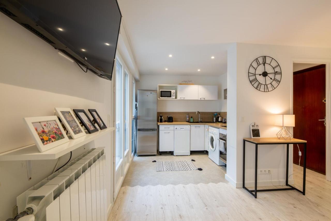 Meuble 2 Etoiles, Wifi, A 2 Pas Des Plages Apartment